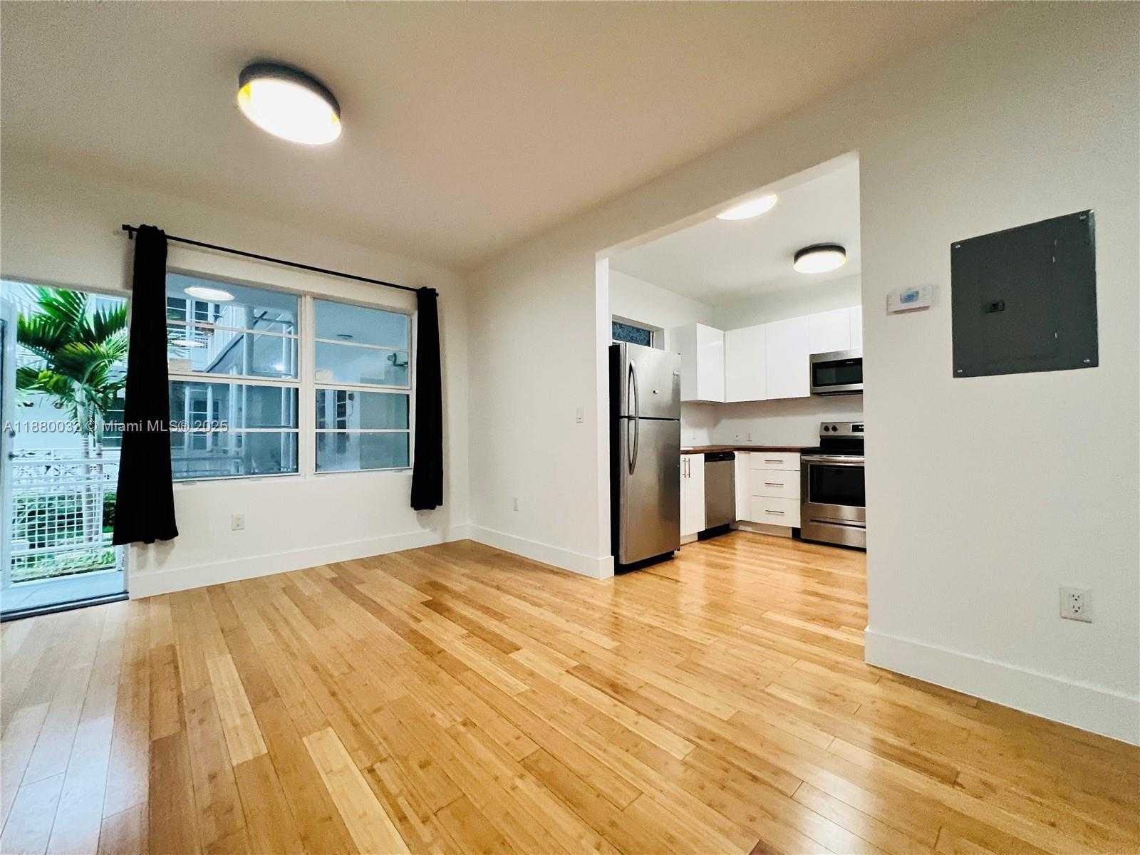 Small Image of 960 BAY DR #912, Miami Beach Number 4