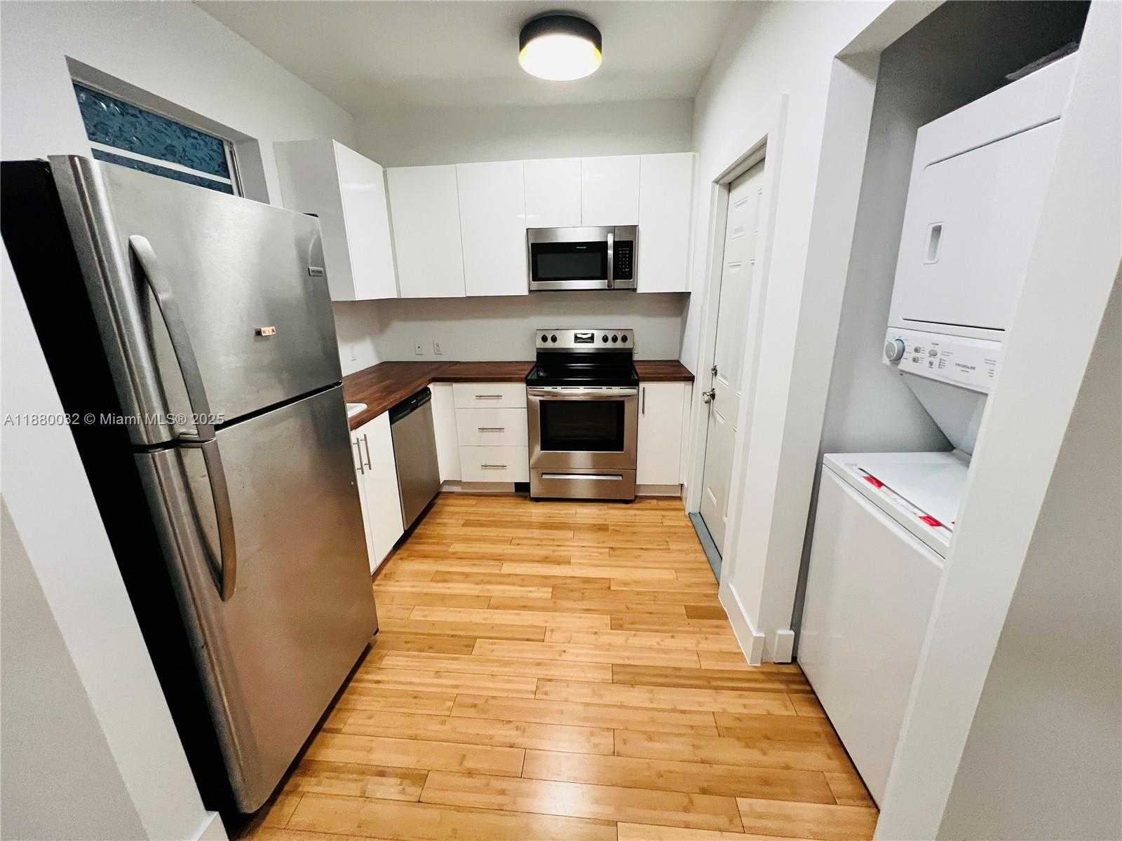 Small Image of 960 BAY DR #912, Miami Beach Number 5