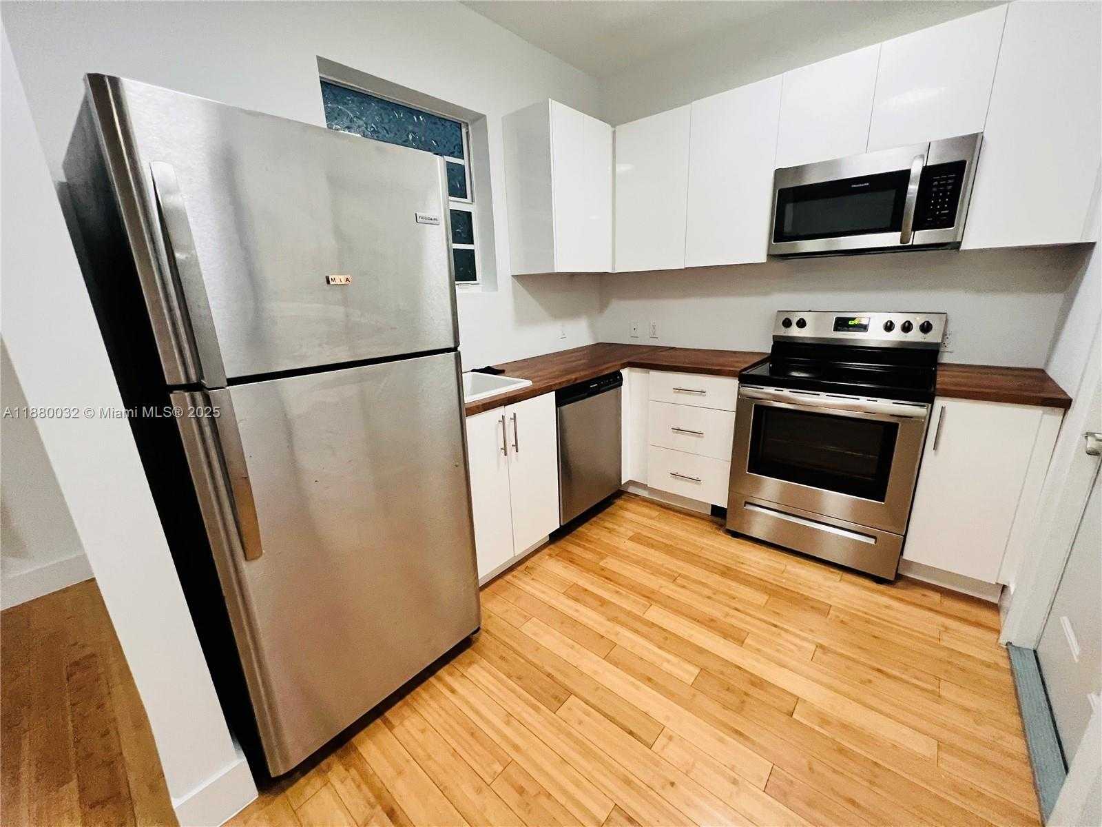 Small Image of 960 BAY DR #912, Miami Beach Number 6