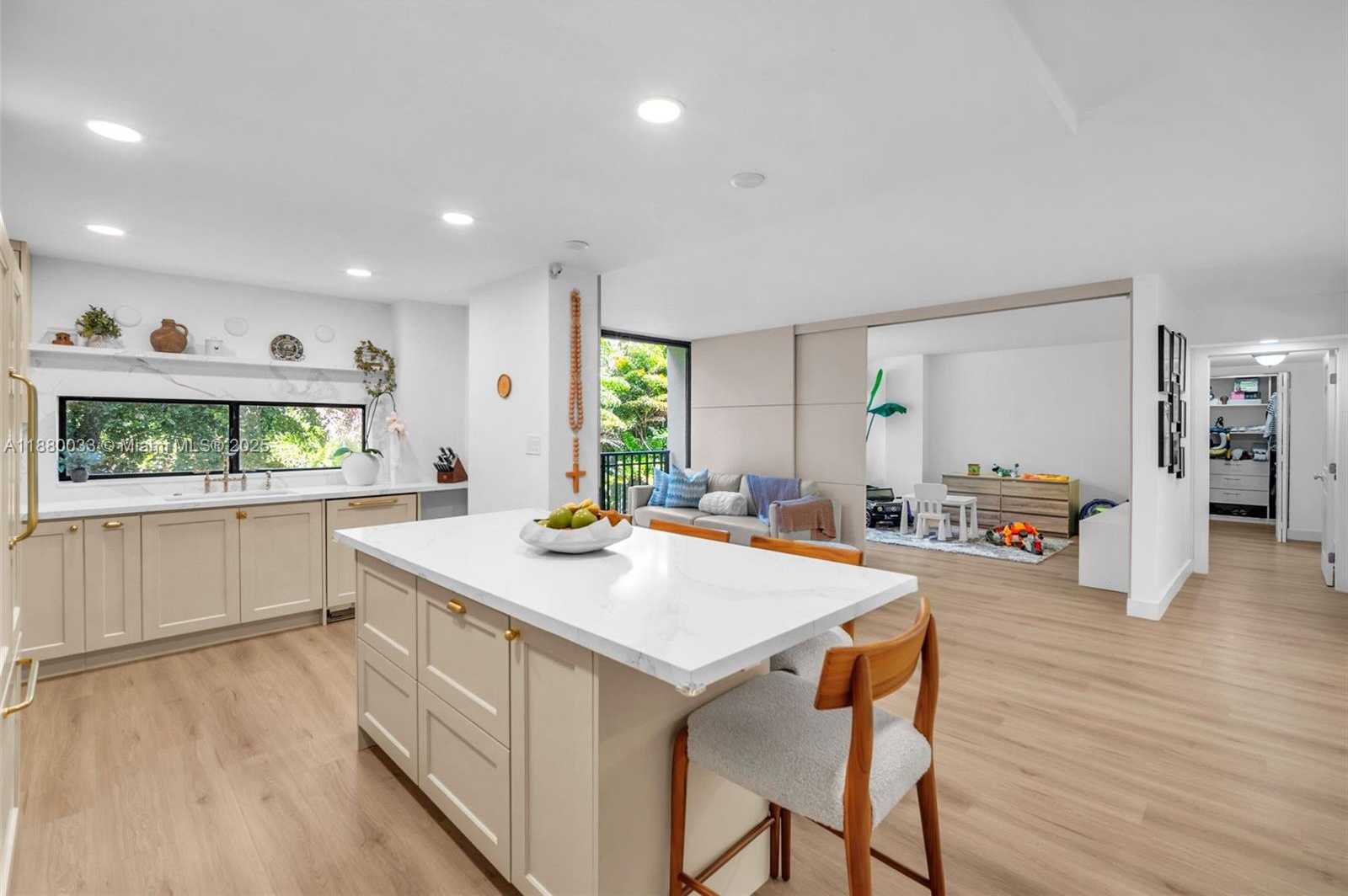 Small Image of 17021 NORTH BAY RD #206, Sunny Isles Beach Number 7