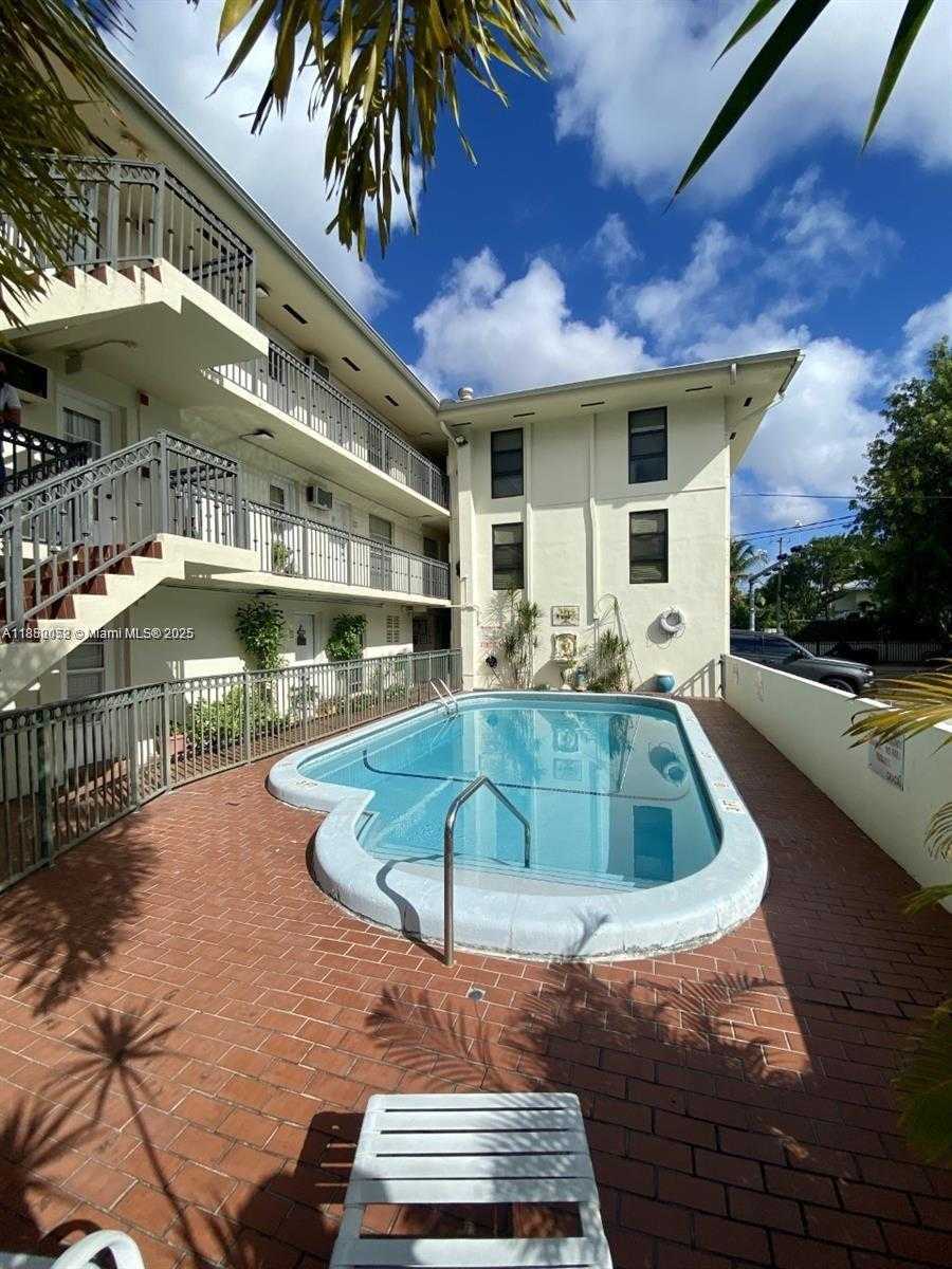 Small Image of 1600 SOUTH LE JEUNE RD #16, Coral Gables Number 13