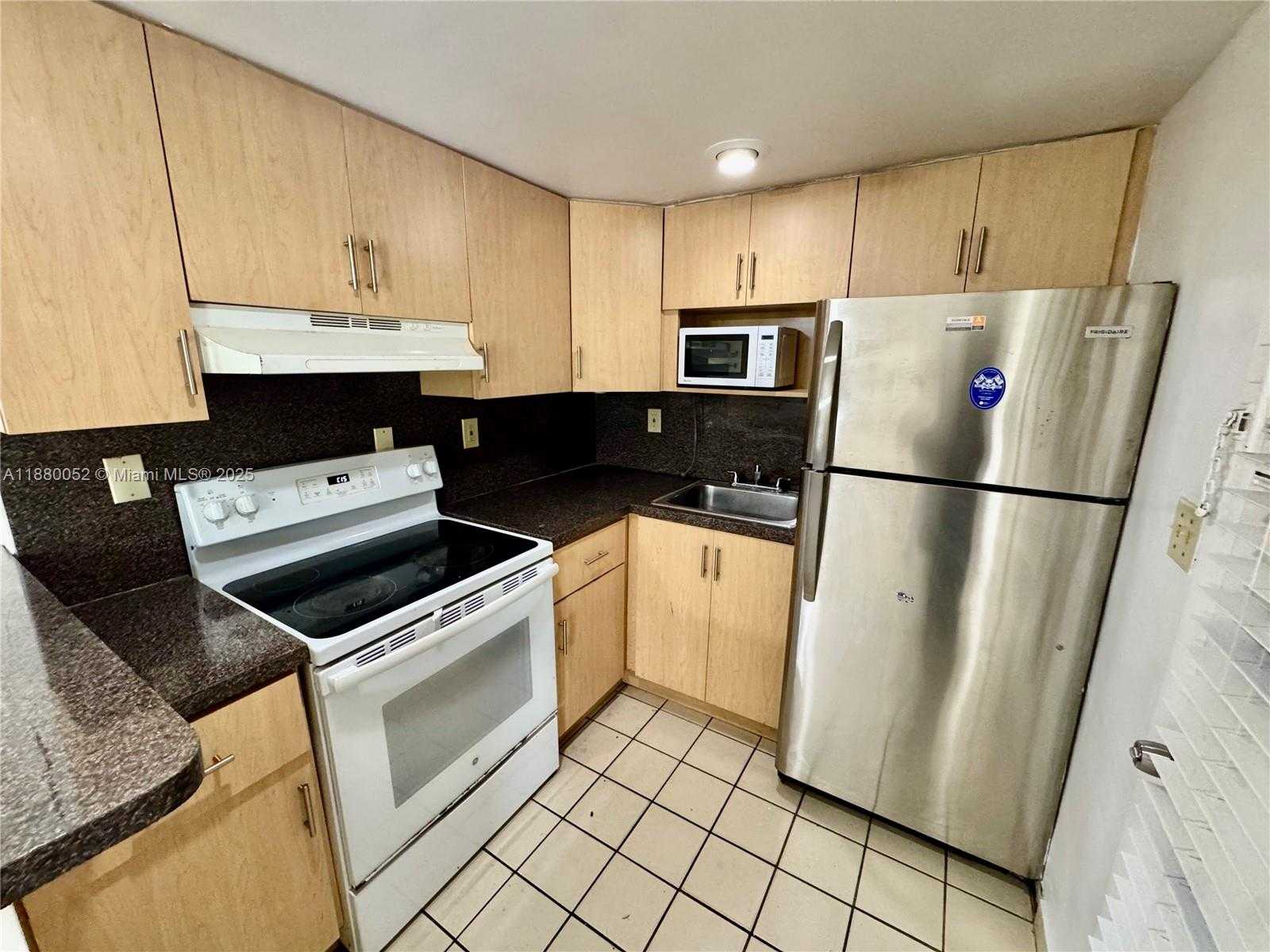 Small Image of 1600 SOUTH LE JEUNE RD #16, Coral Gables Number 7