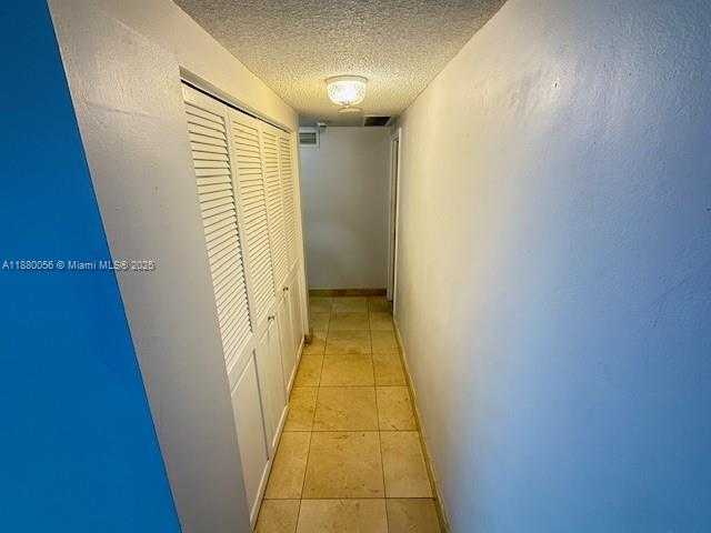 Small Image of 500 BAYVIEW DR #1821, Sunny Isles Beach Number 10