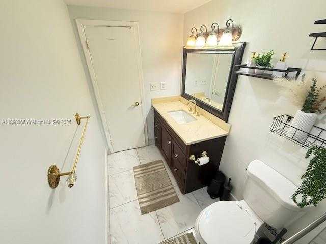 Small Image of 500 BAYVIEW DR #1821, Sunny Isles Beach Number 12