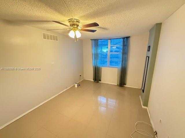 Small Image of 500 BAYVIEW DR #1821, Sunny Isles Beach Number 13