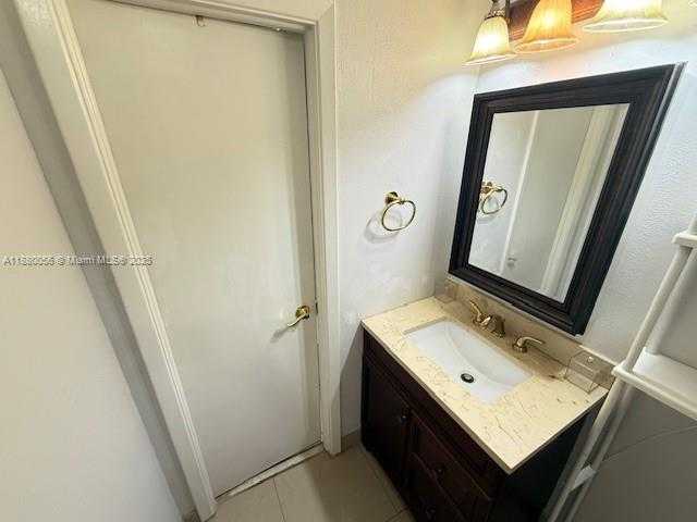 Small Image of 500 BAYVIEW DR #1821, Sunny Isles Beach Number 20