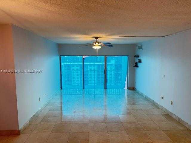 Small Image of 500 BAYVIEW DR #1821, Sunny Isles Beach Number 5