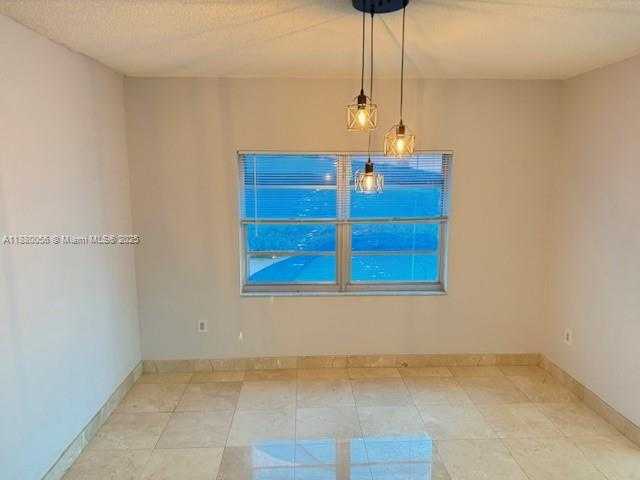 Small Image of 500 BAYVIEW DR #1821, Sunny Isles Beach Number 6