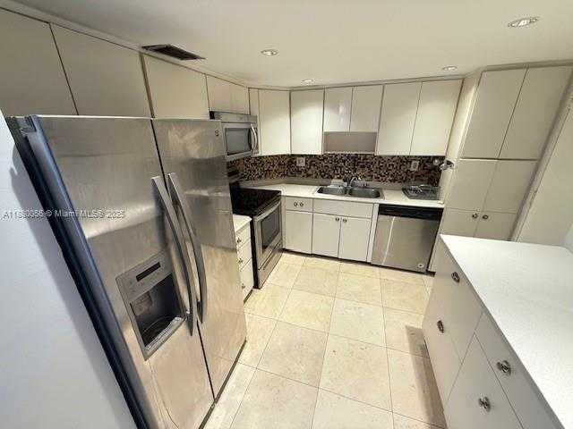Small Image of 500 BAYVIEW DR #1821, Sunny Isles Beach Number 7