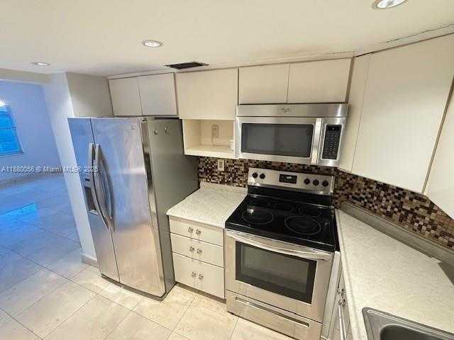 Small Image of 500 BAYVIEW DR #1821, Sunny Isles Beach Number 9