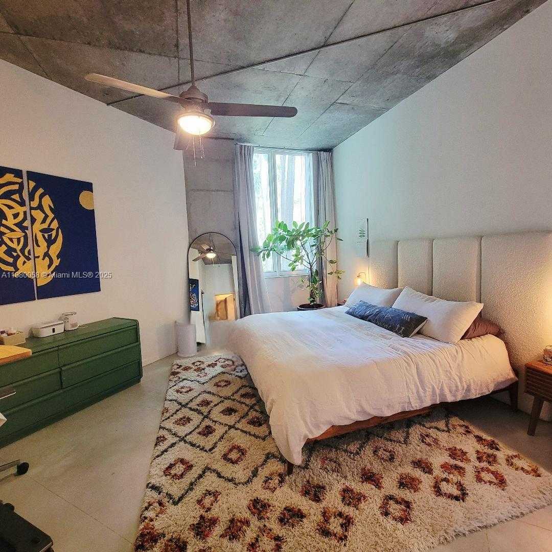 Small Image of 2001 BISCAYNE BLVD #2215, Miami Number 10