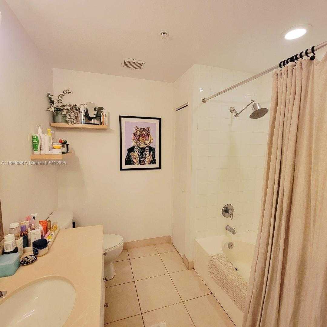 Small Image of 2001 BISCAYNE BLVD #2215, Miami Number 12
