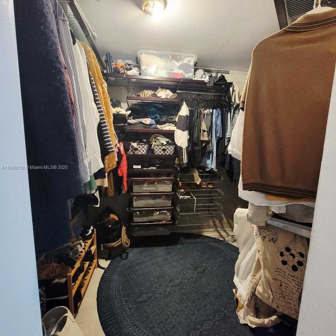 Small Image of 2001 BISCAYNE BLVD #2215, Miami Number 13