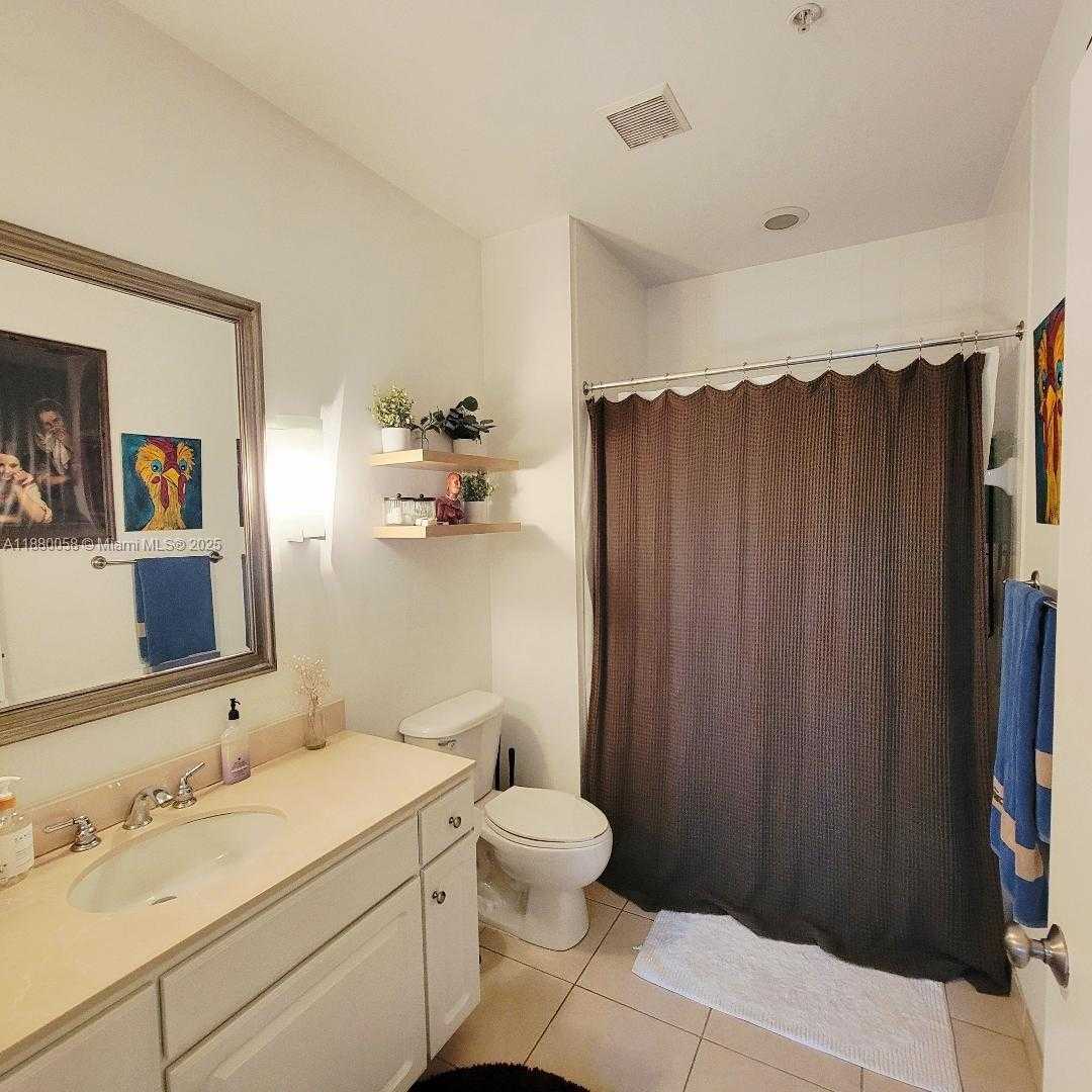 Small Image of 2001 BISCAYNE BLVD #2215, Miami Number 15