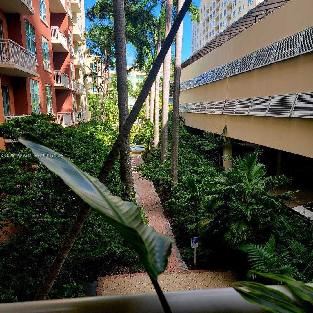 Small Image of 2001 BISCAYNE BLVD #2215, Miami Number 4