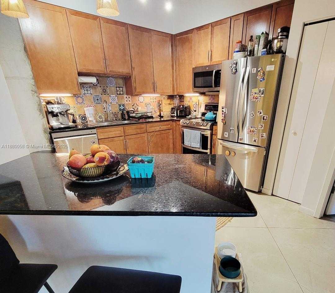 Small Image of 2001 BISCAYNE BLVD #2215, Miami Number 9