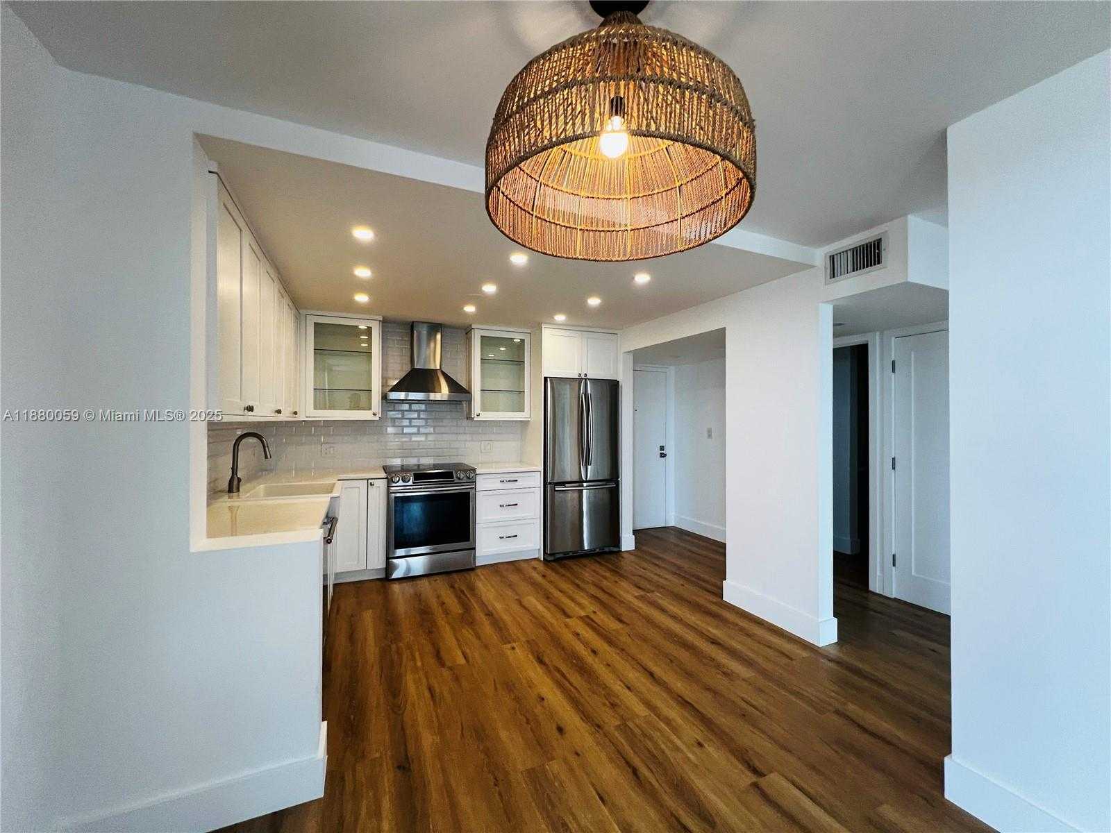Small Image of 6900 BAY DR #8D, Miami Beach Number 10