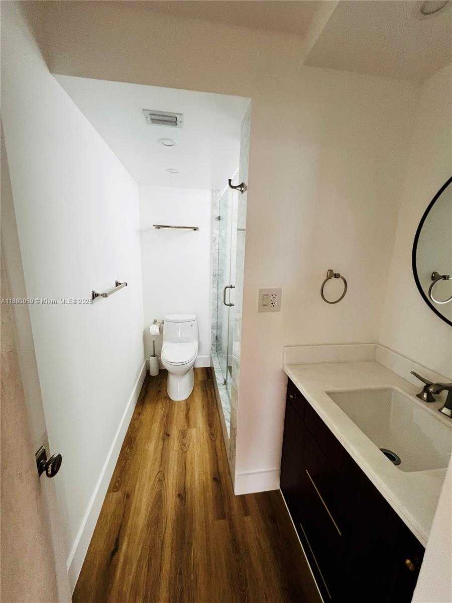 Small Image of 6900 BAY DR #8D, Miami Beach Number 17