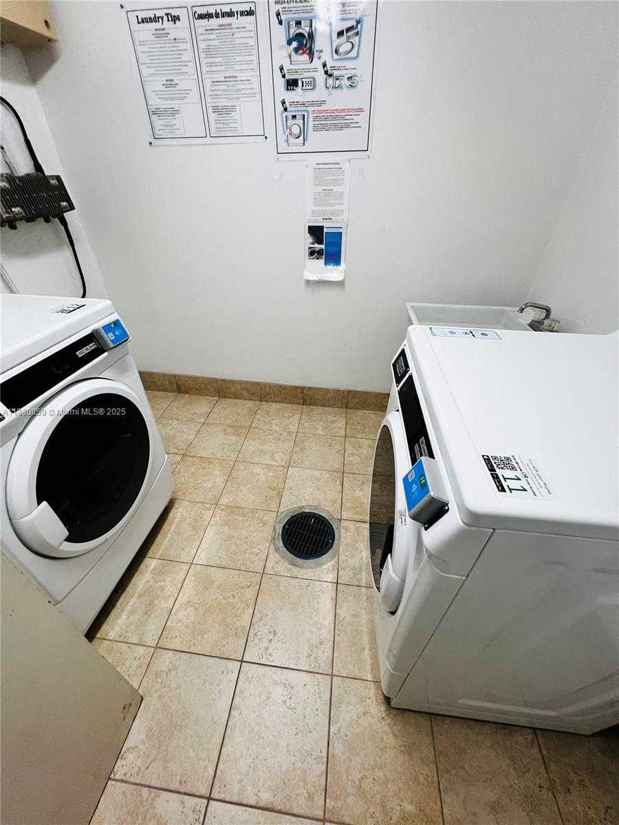 Small Image of 6900 BAY DR #8D, Miami Beach Number 19