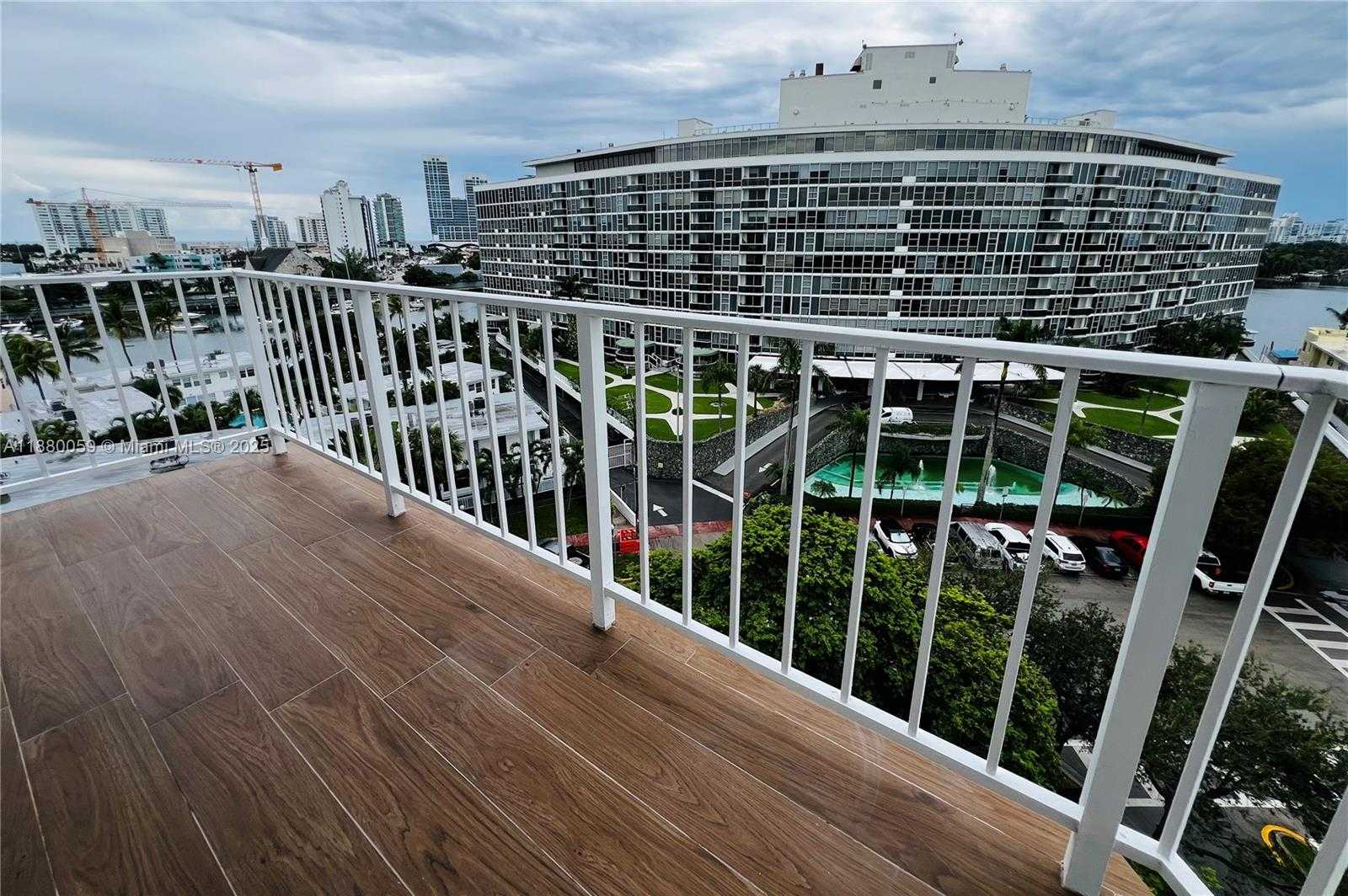 Small Image of 6900 BAY DR #8D, Miami Beach Number 21
