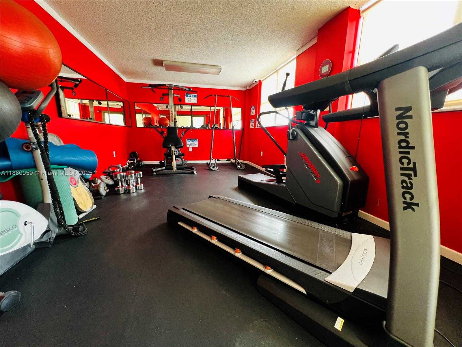 Small Image of 6900 BAY DR #8D, Miami Beach Number 23