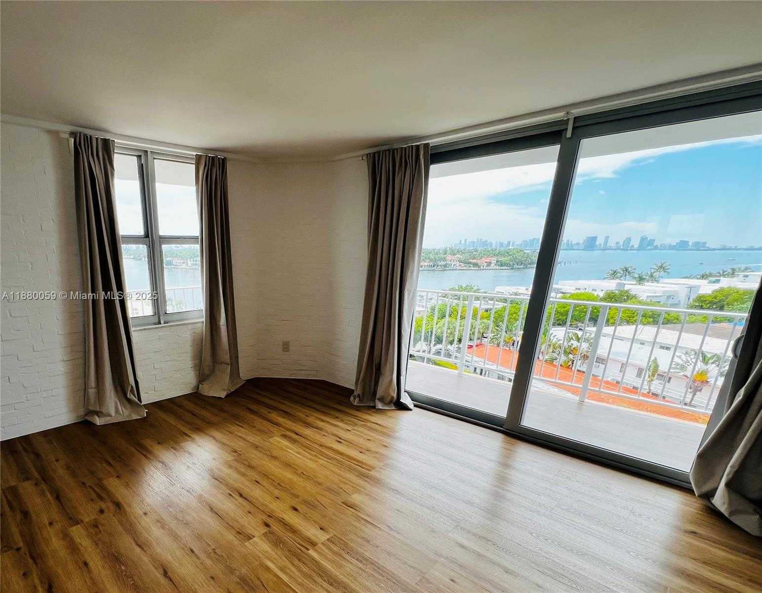 Small Image of 6900 BAY DR #8D, Miami Beach Number 5