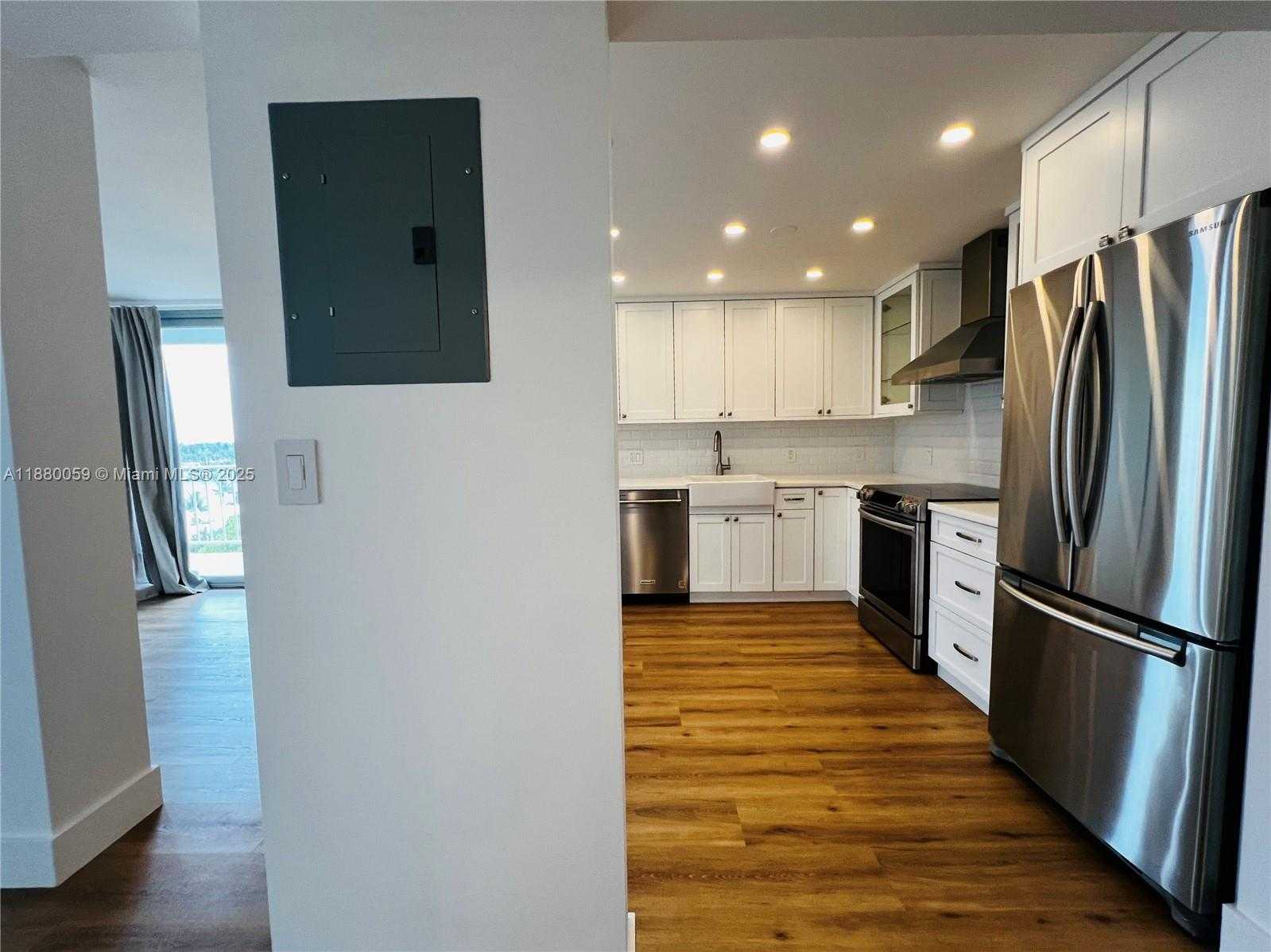 Small Image of 6900 BAY DR #8D, Miami Beach Number 8