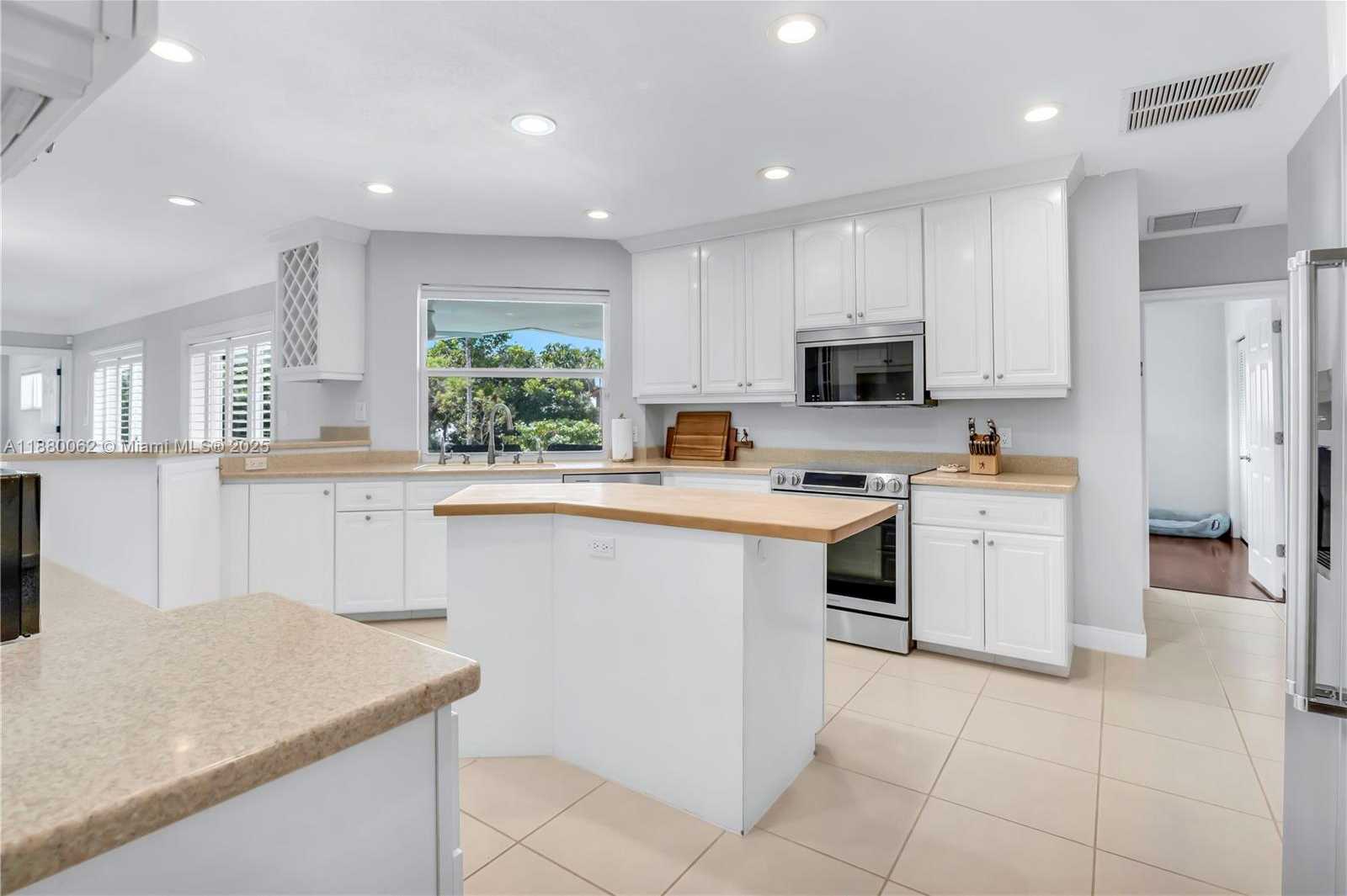 Small Image of 3921 NORTH EAST 31ST AVE, Lighthouse Point Number 24