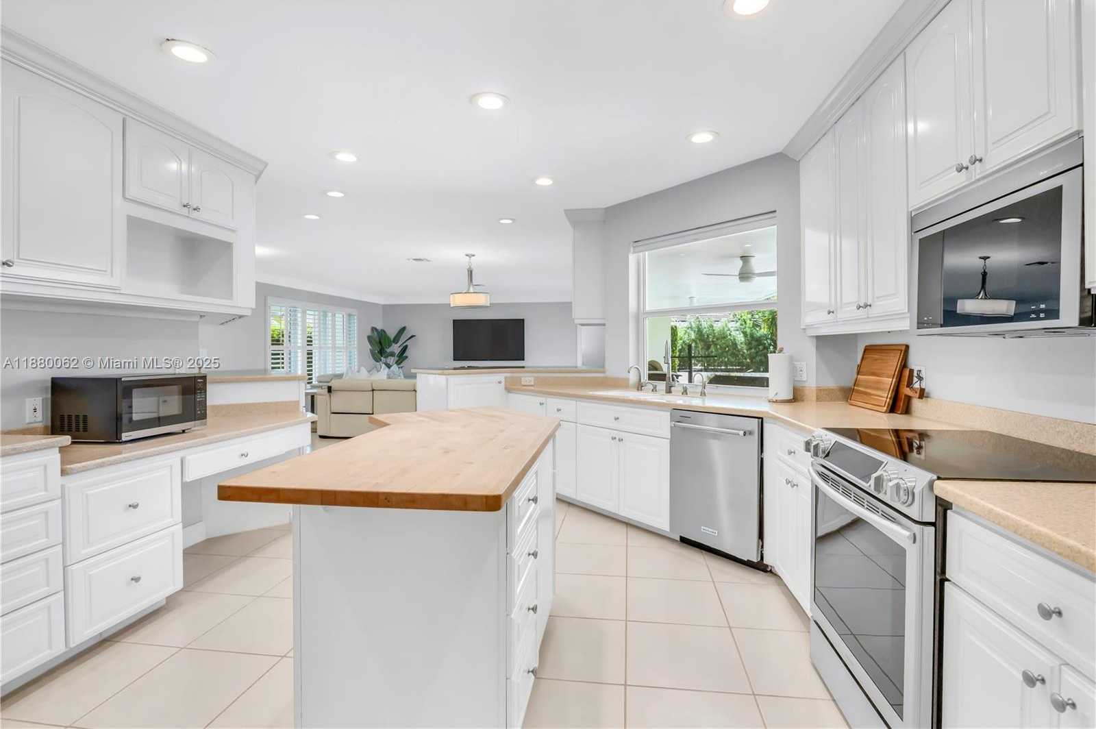 Small Image of 3921 NORTH EAST 31ST AVE, Lighthouse Point Number 25