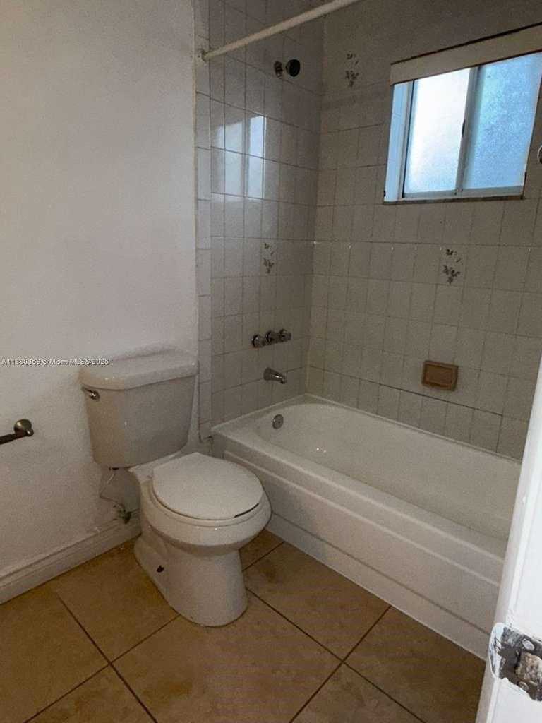 Small Image of 2660 WEST 76TH ST #209, Hialeah Number 11