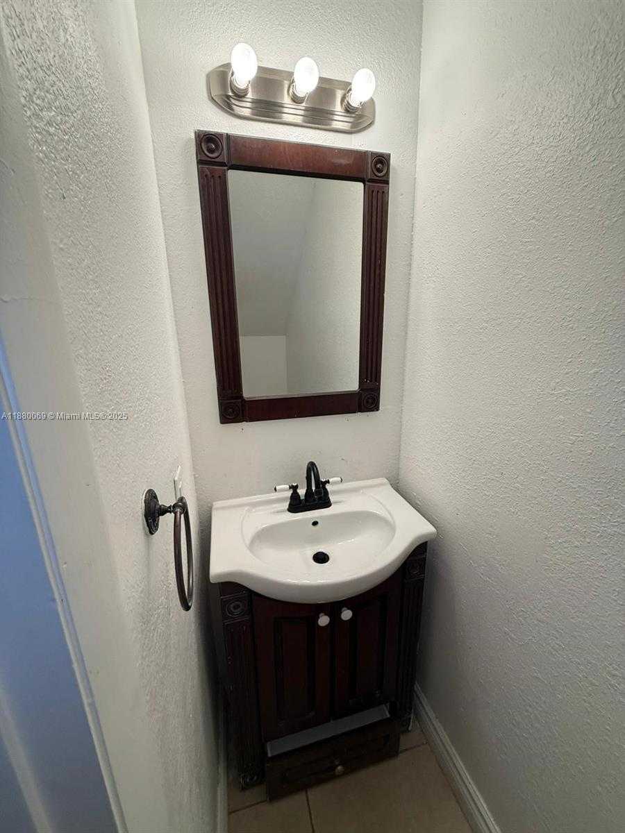 Small Image of 2660 WEST 76TH ST #209, Hialeah Number 5