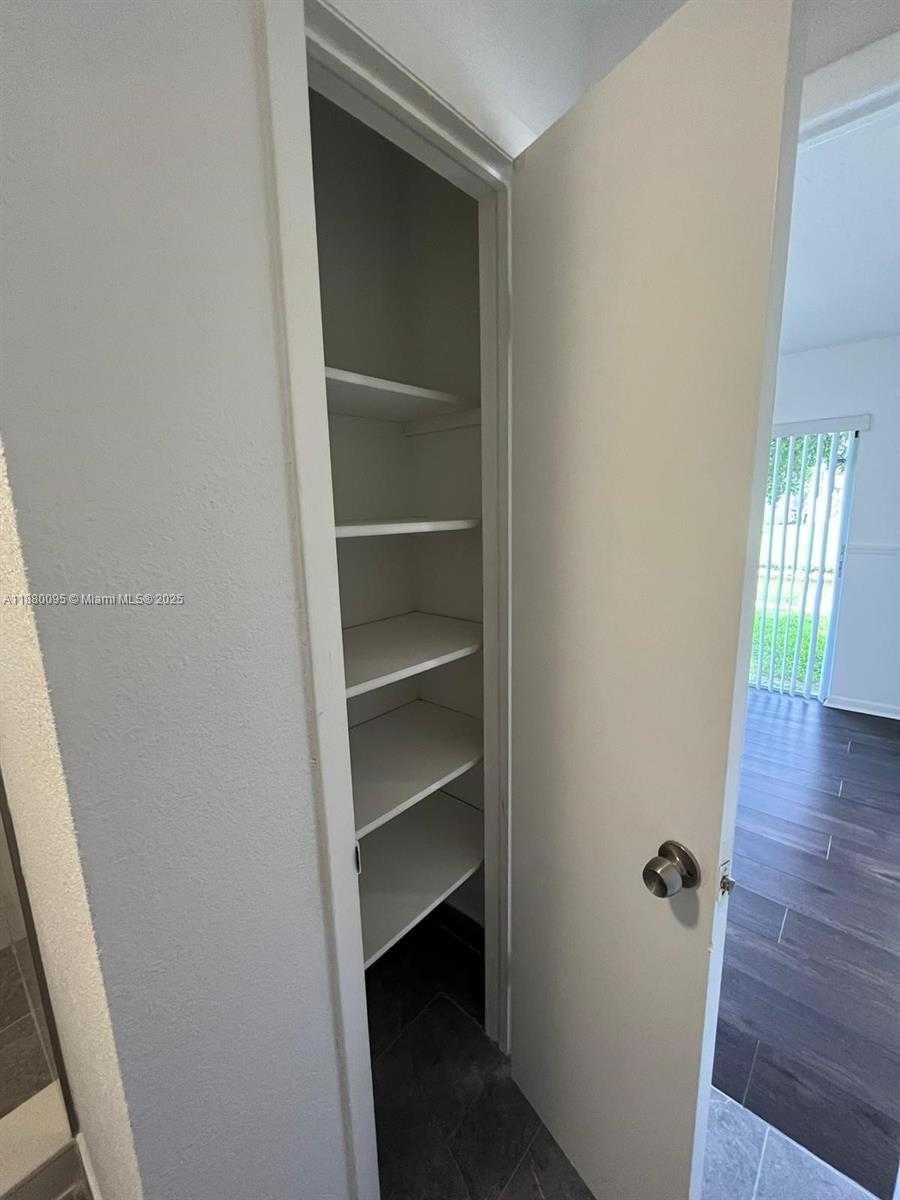 Small Image of 9580 WEST FERN LN #9580, Miramar Number 11