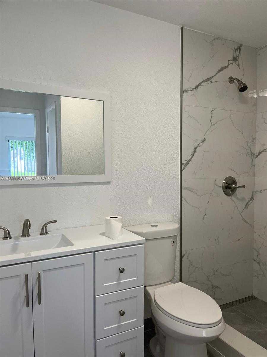 Small Image of 9580 WEST FERN LN #9580, Miramar Number 12