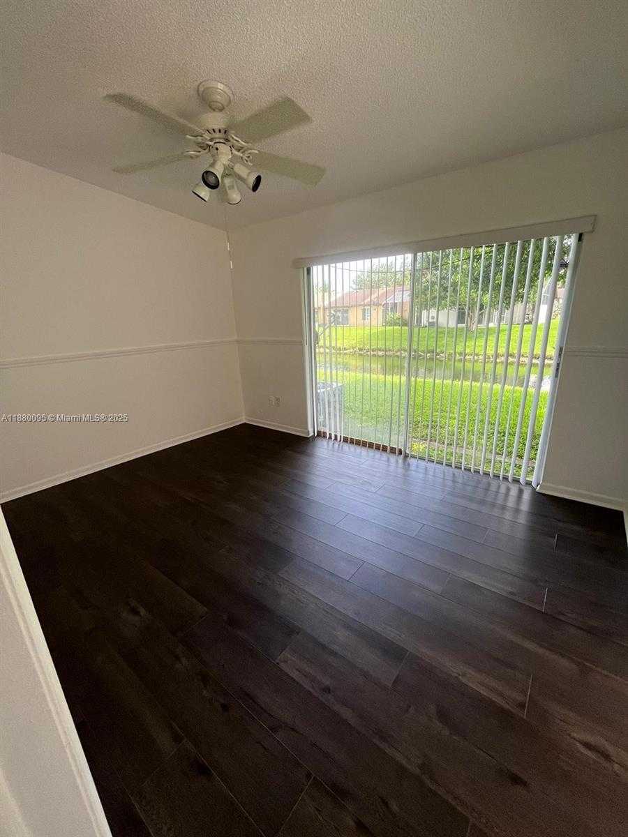 Small Image of 9580 WEST FERN LN #9580, Miramar Number 15