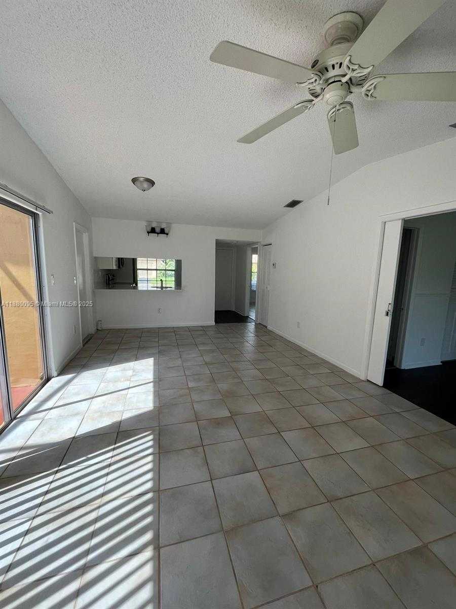 Small Image of 9580 WEST FERN LN #9580, Miramar Number 17