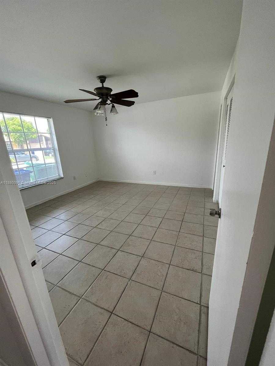 Small Image of 9580 WEST FERN LN #9580, Miramar Number 2