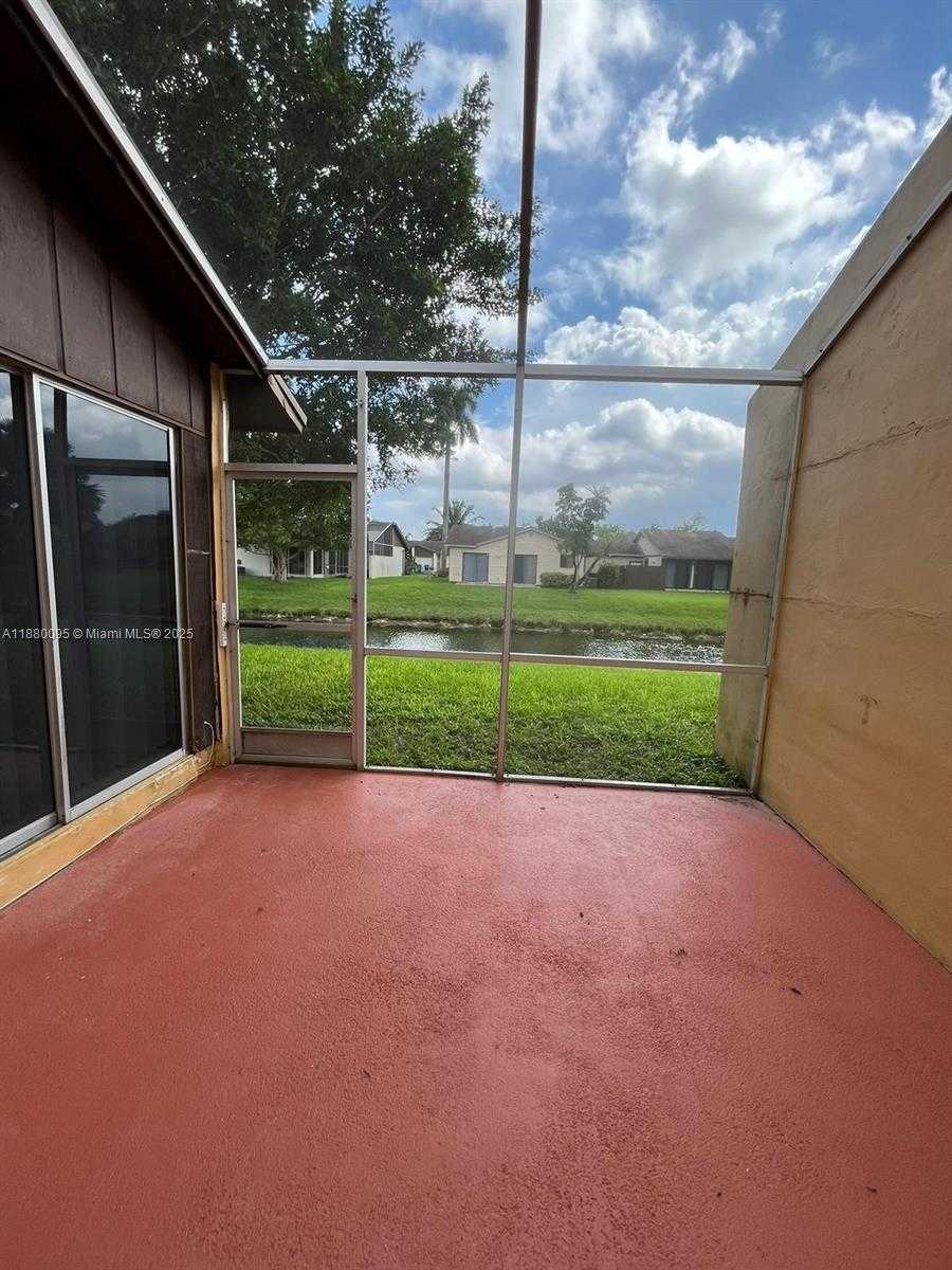 Small Image of 9580 WEST FERN LN #9580, Miramar Number 27