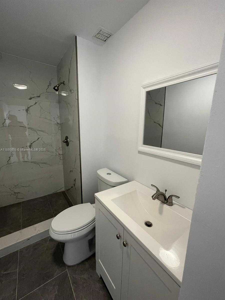Small Image of 9580 WEST FERN LN #9580, Miramar Number 7