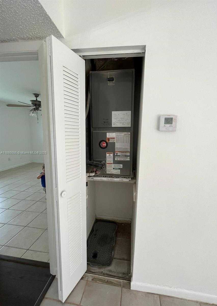 Small Image of 9580 WEST FERN LN #9580, Miramar Number 8