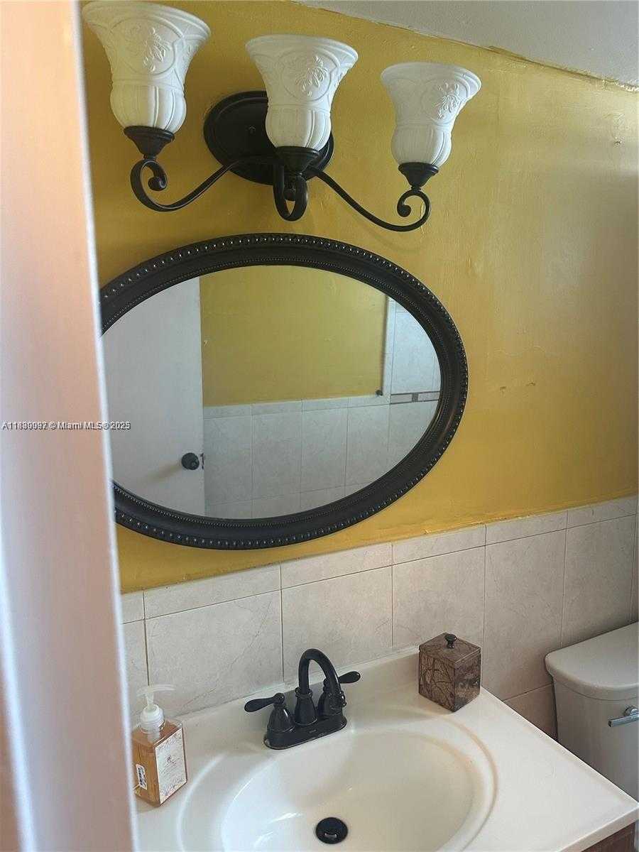 Small Image of 720 COLLINS AVE #506, Miami Beach Number 12