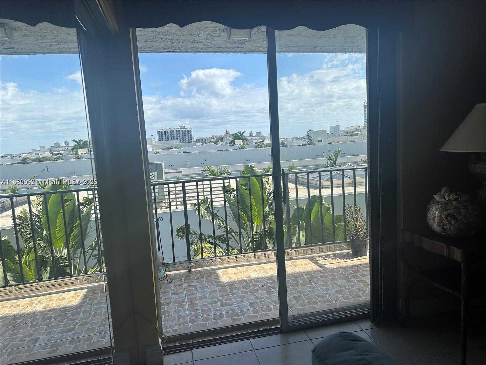 Small Image of 720 COLLINS AVE #506, Miami Beach Number 9