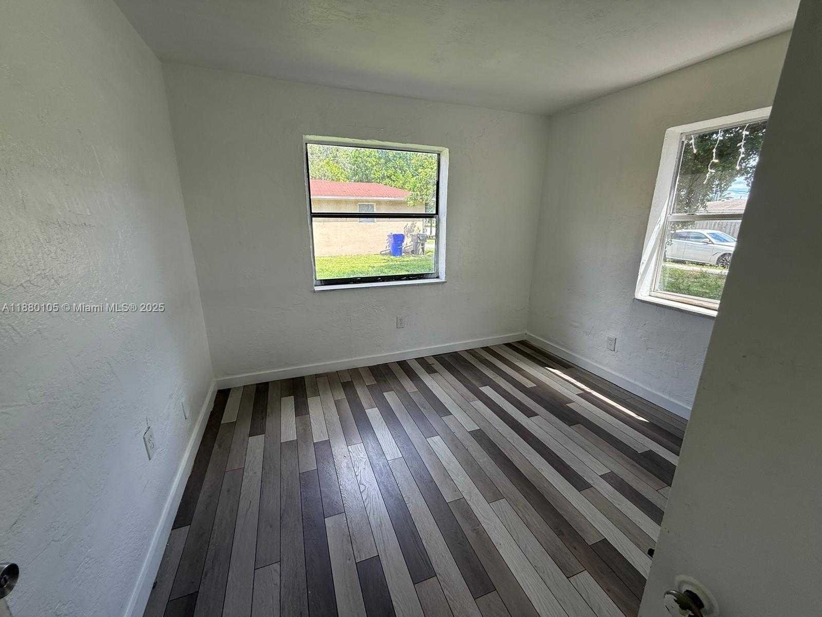 Small Image of 2813 DEWEY ST #A, Hollywood Number 15