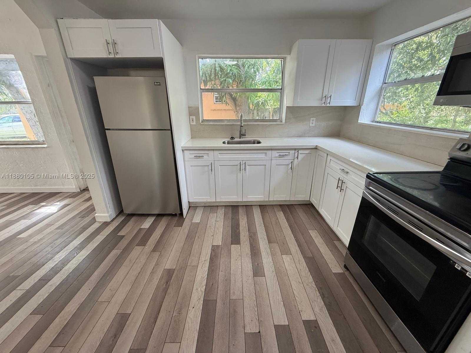 Small Image of 2813 DEWEY ST #A, Hollywood Number 2