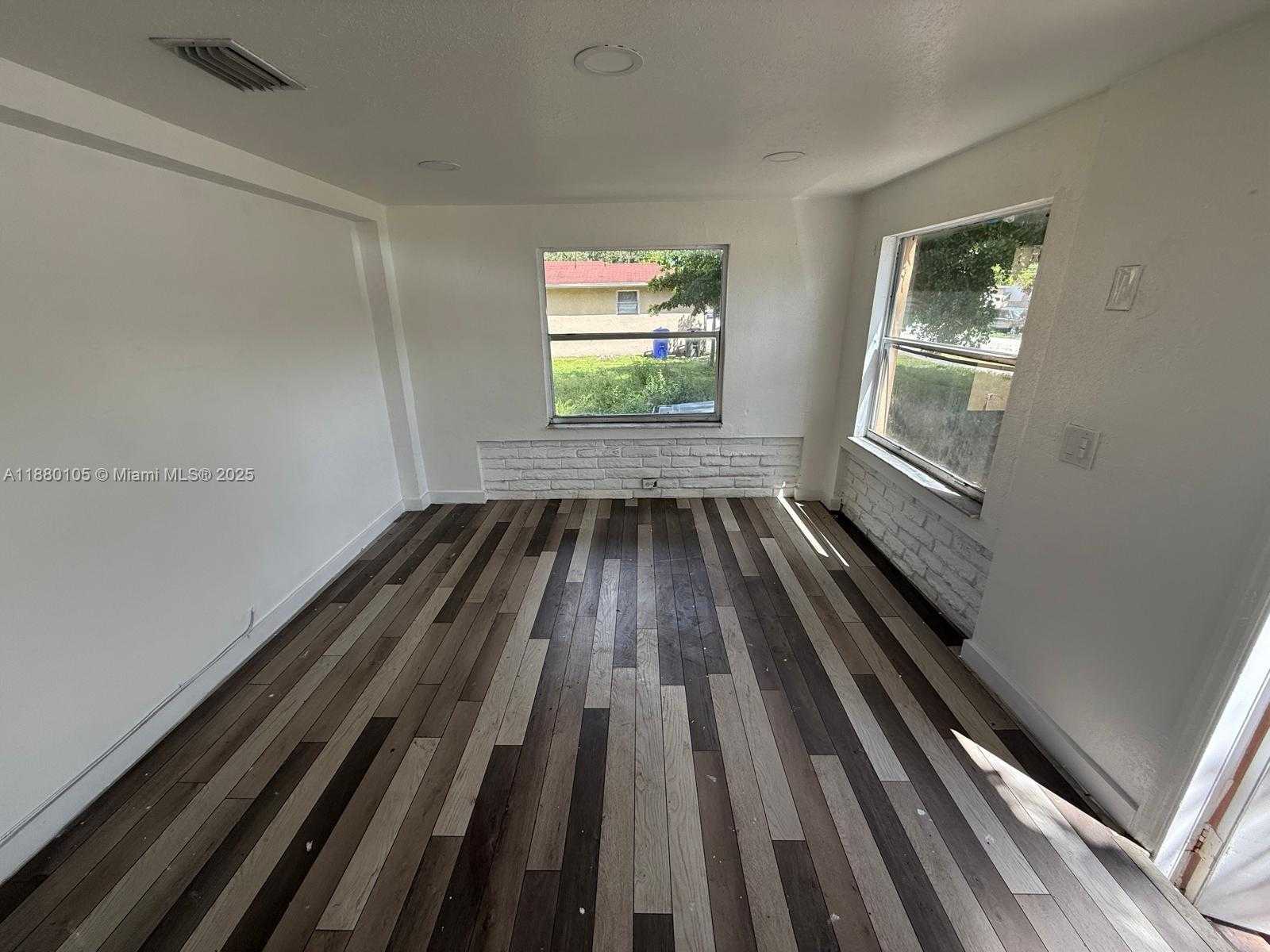 Small Image of 2813 DEWEY ST #A, Hollywood Number 4