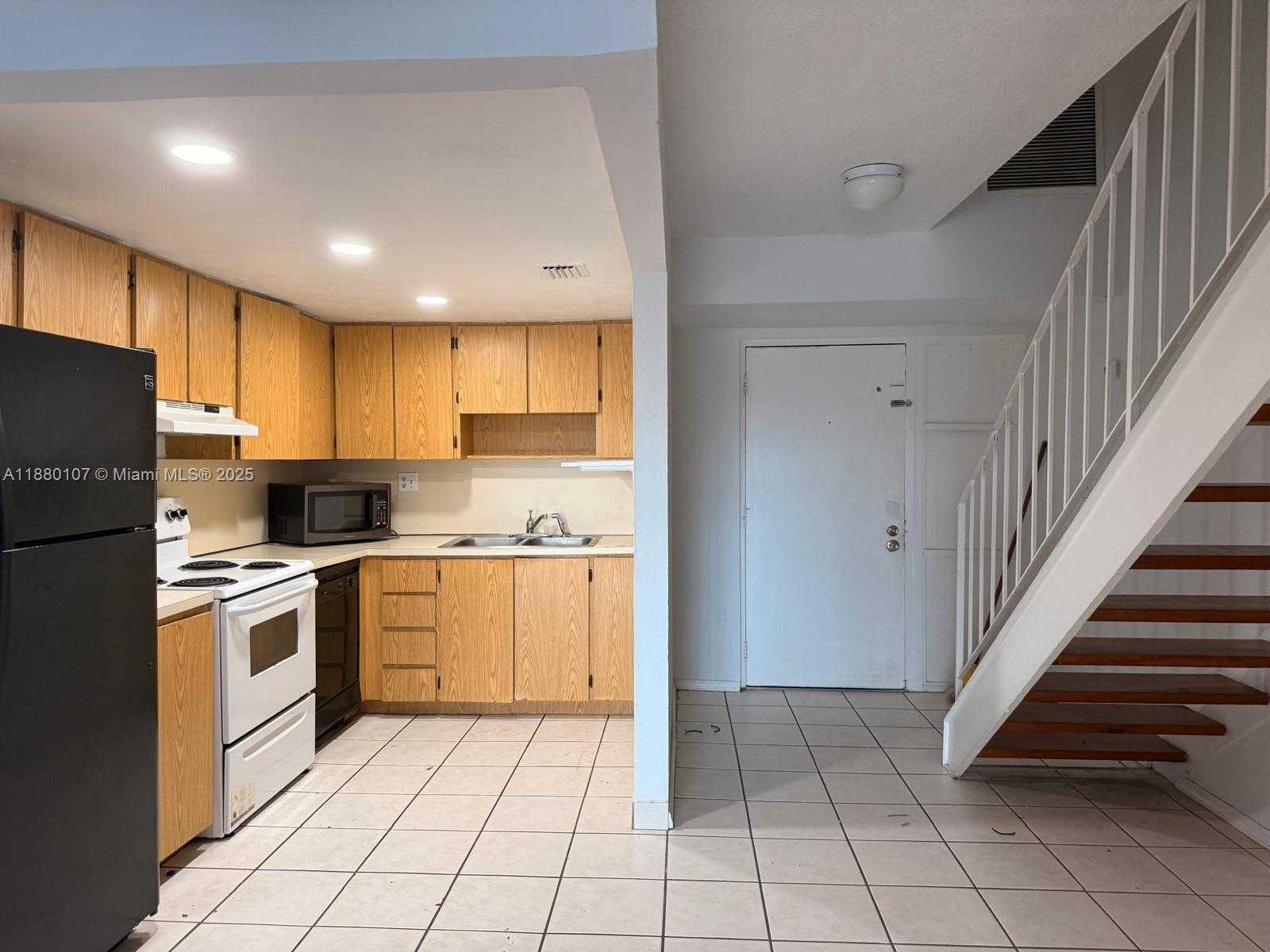 Small Image of 9357 FONTAINEBLEAU BLVD #D414, Miami Number 2