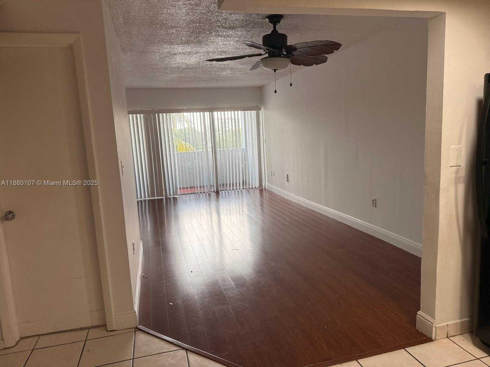 Small Image of 9357 FONTAINEBLEAU BLVD #D414, Miami Number 3
