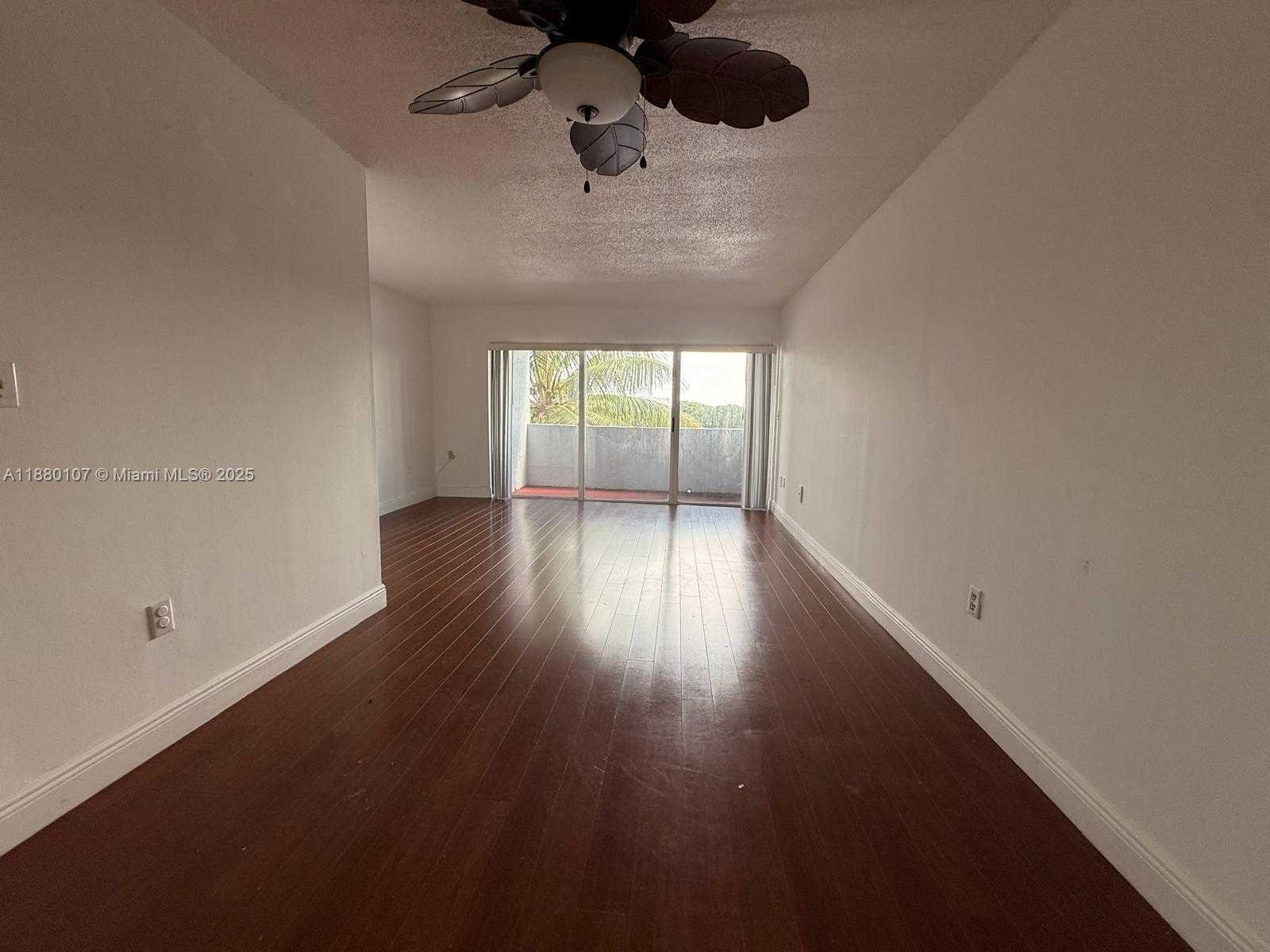Small Image of 9357 FONTAINEBLEAU BLVD #D414, Miami Number 4