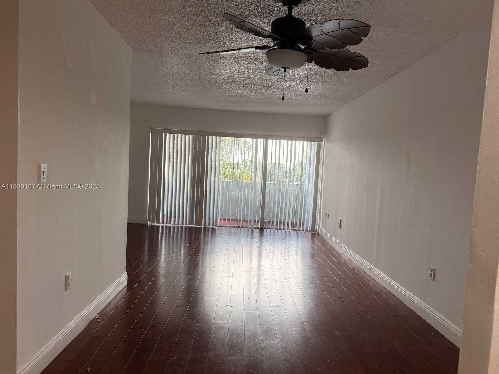 Small Image of 9357 FONTAINEBLEAU BLVD #D414, Miami Number 6