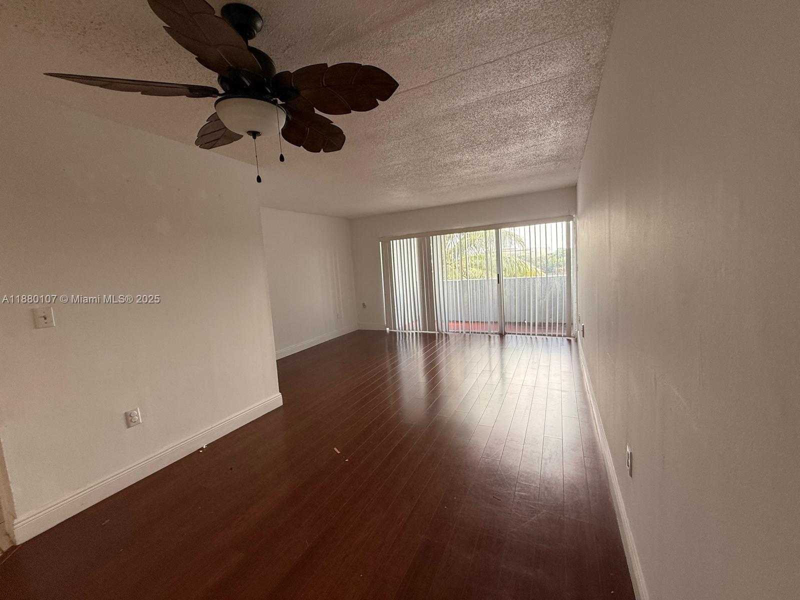 Small Image of 9357 FONTAINEBLEAU BLVD #D414, Miami Number 7