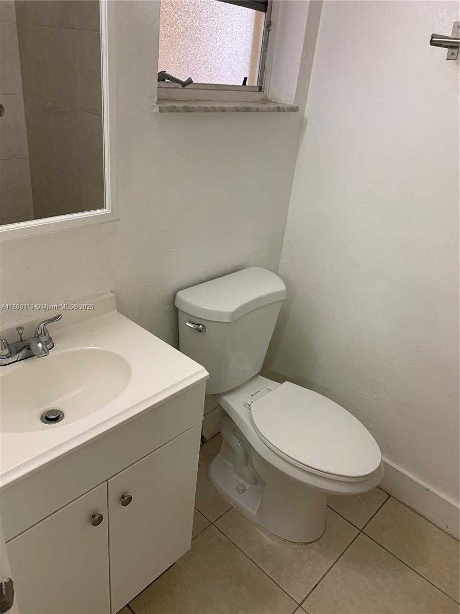 Small Image of 8820 FONTAINEBLEAU BLVD #105, Miami Number 12